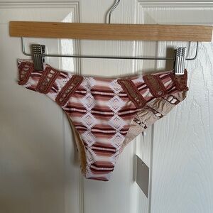 Acacia Cloudbreak Bottom